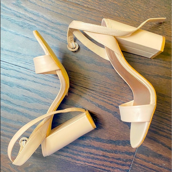 Beige sandals - Picture 1 of 2